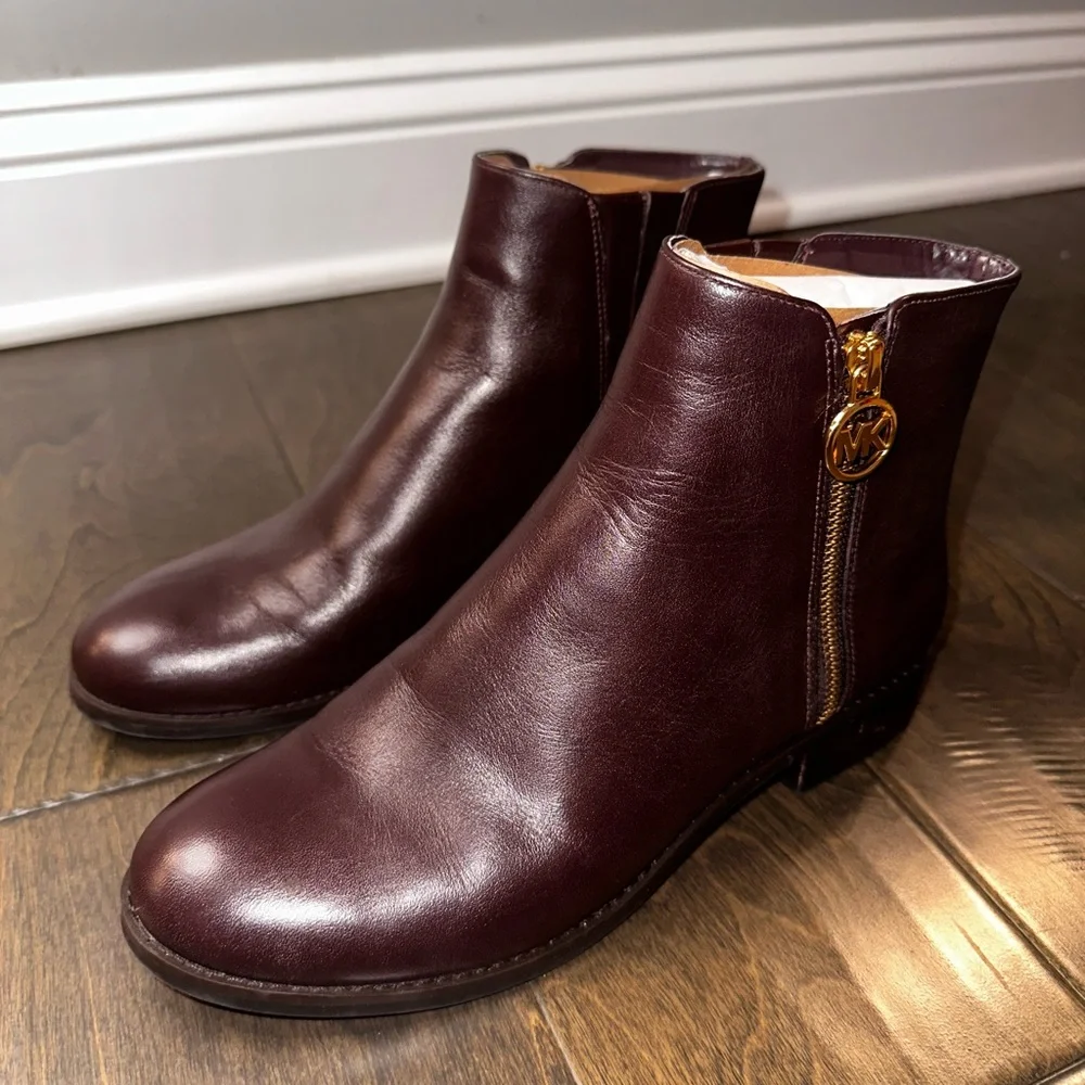 Michael Kors Lainey Leather Flat Ankle Boot Gold Zip Dark Rich Brown Size 7.5